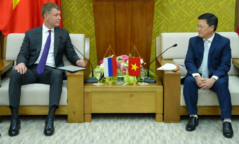 Thứ trưởng Mai Lương Khôi tiếp Giám đốc Cơ quan Thi hành án Liên bang Nga Dmitry Aristov và Đoàn công tác